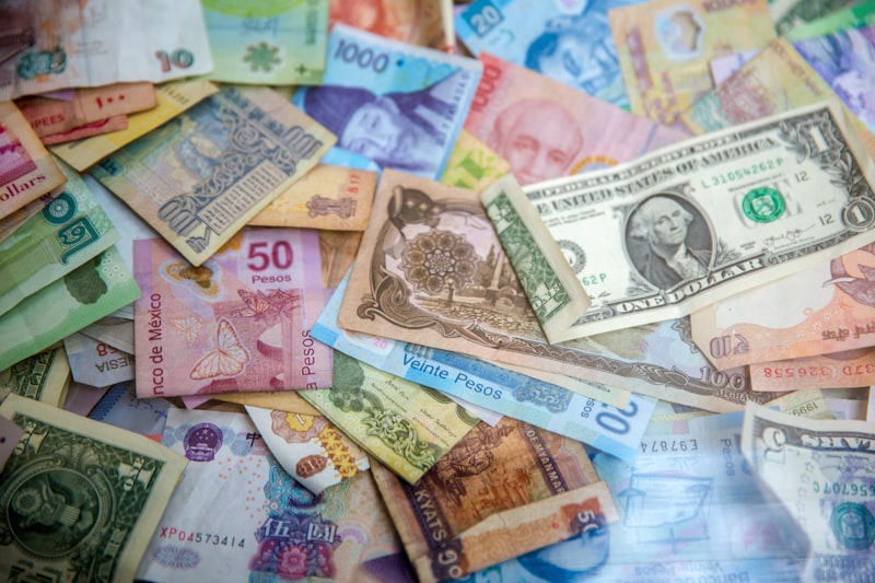 US Dollar and Gold: The Correlation Every Investor Must Understand